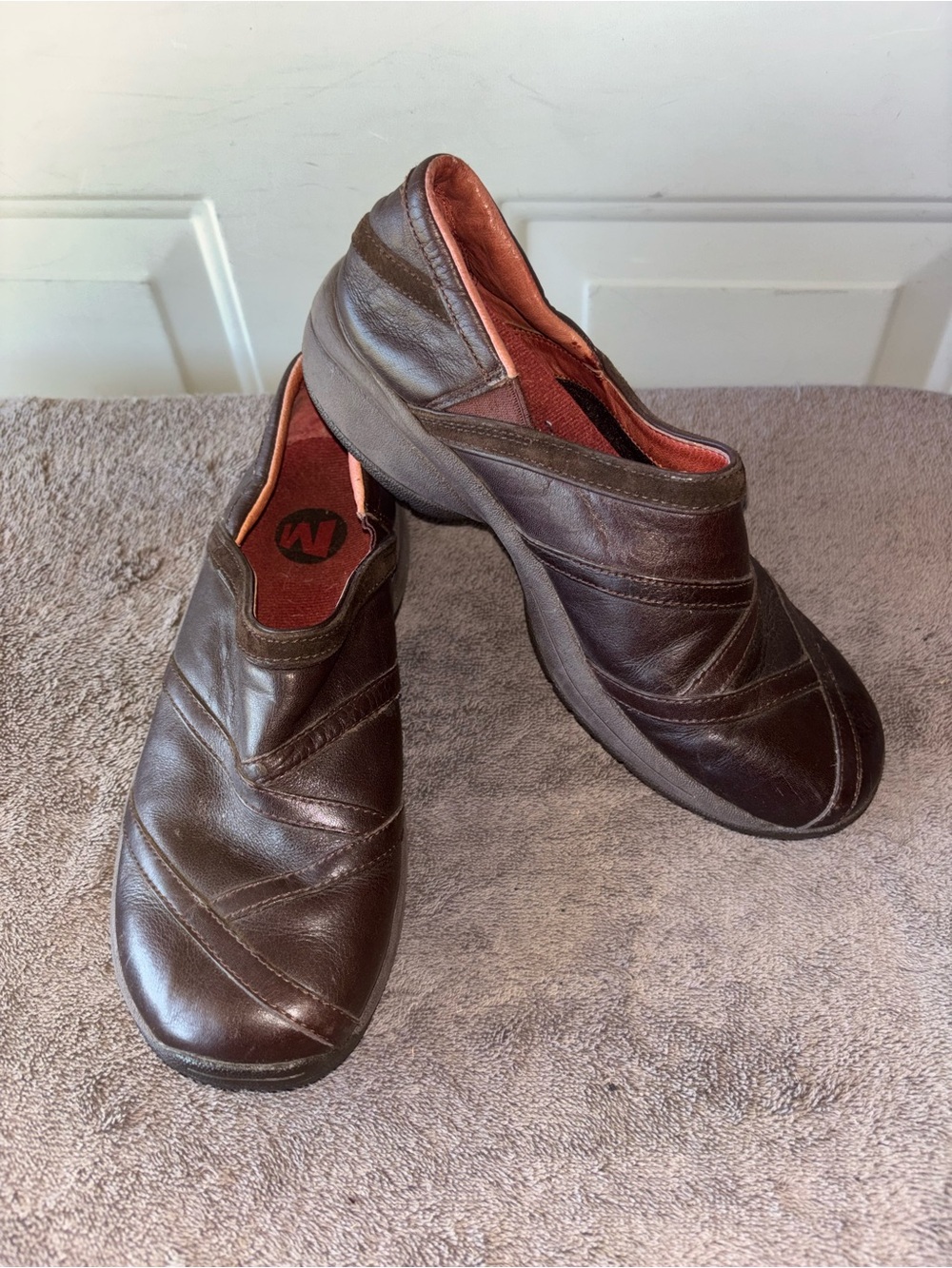Merrell dark brown leather Primo Patch clogs size 9